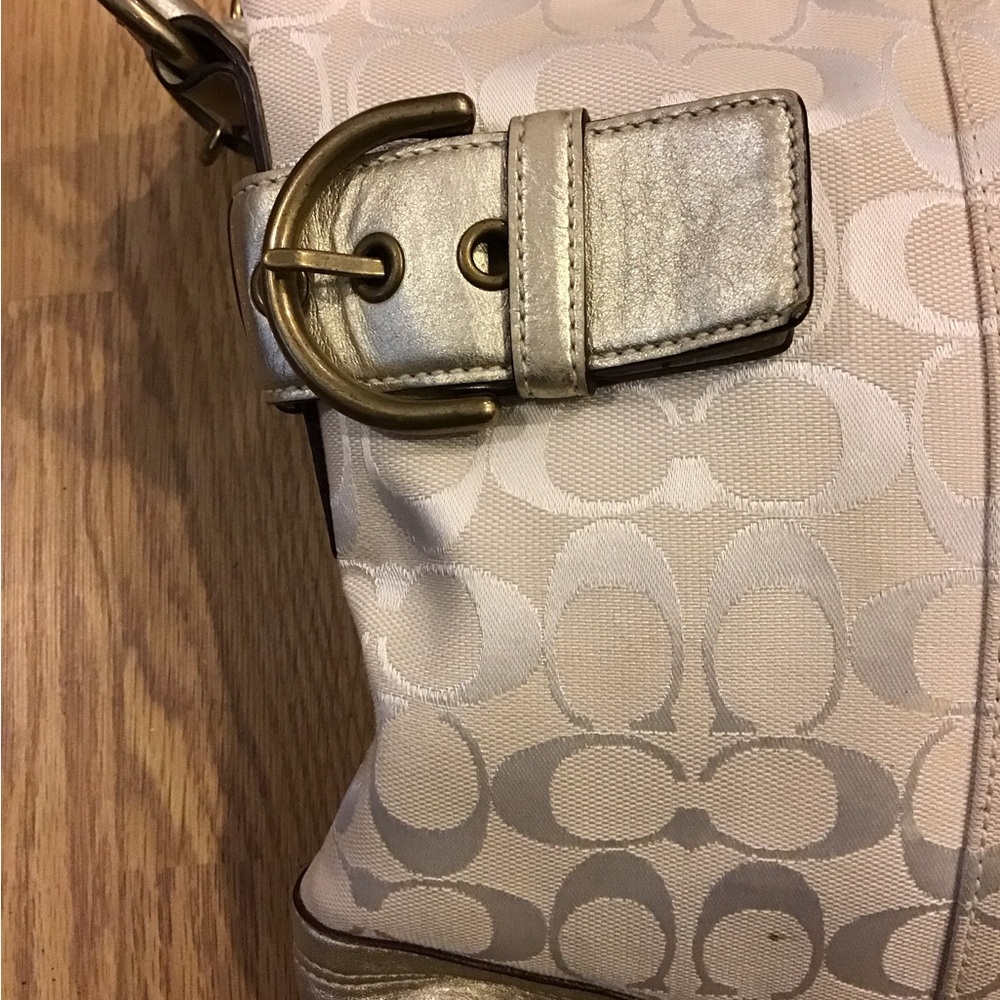 Woman Coach Shoulder Bag with Signature Style Champagne - Picture 10 of 12
